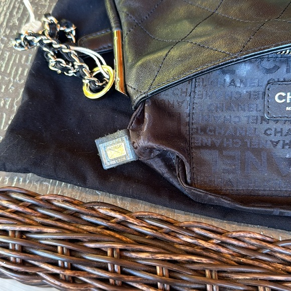 CHANEL LAMBSKIN POUCHETTE - Picture 4 of 8